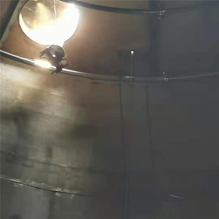 儲罐香蕉视频IOS下载3-儲罐四維噴淋香蕉视频IOS下载施工，水流量大，噴淋無死角，不搭架，省人工，安全係數高，這也是我公司實用新型技術專利_副本